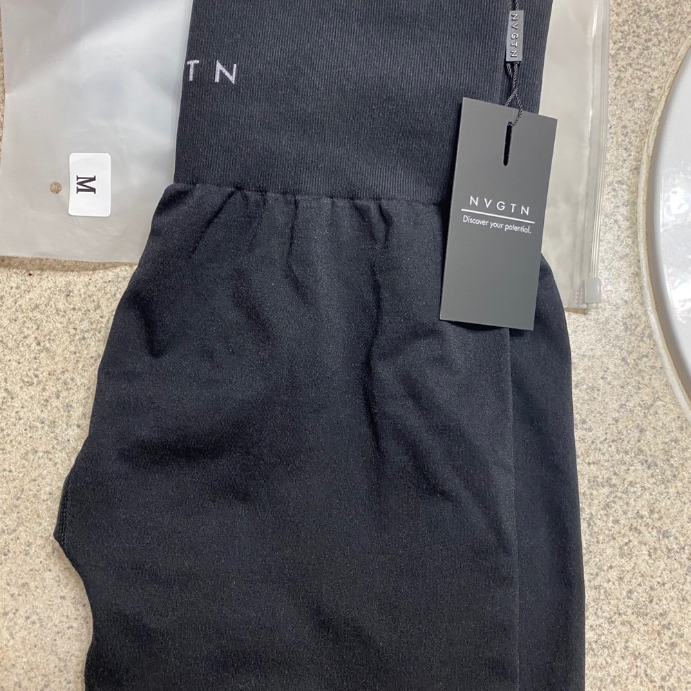 NWT NVGTN solid black seamless leggings. M